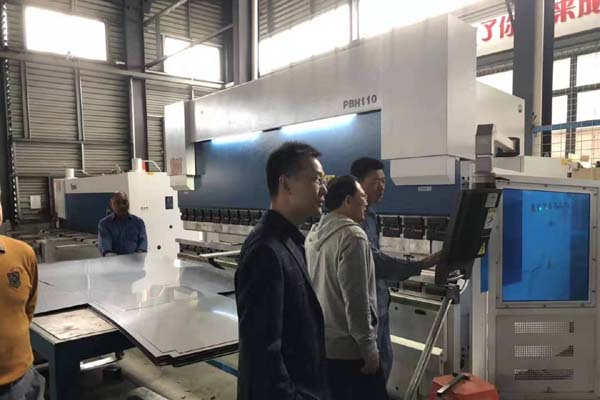 河北客户参观考察2816万彩网喷粉房